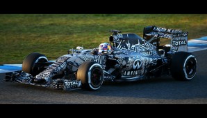 Als Daniel Ricciardo in Jerez das Auto bewegte, wurde schnell klar, dass die Nase eine interessante Biegung aufweist