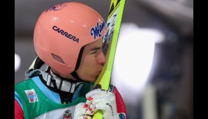 Ein Küsschen für die Ski: Kraft wusste um die Bedeutung des Erfolgs