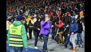 DYNAMO KIEW - EA GUINGAMP 3:1: Beim Spiel in Kiew stürmten einige Idioten den Platz