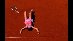 Schneeengel im Sand? Die Tschechin feiert ihren Finaleinzug gegen Ana Ivanovic auf ganz besondere Art