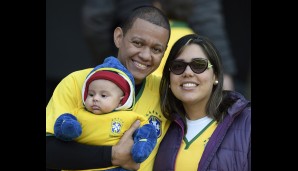 Family Portrait im Stadion - In Südamerika wird Fußball für die sonntäglichen Familienausflüge genutzt