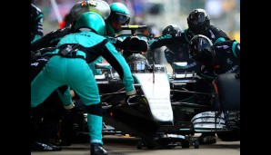 Nico Rosberg beißt, ist gegen Hamilton aber chancenlos und wird Zweiter