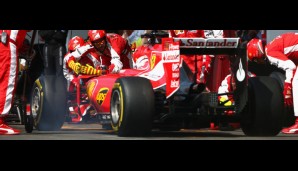 Zurück zum Renngeschehen: Sebastian Vettel befand sich mit nur einem Boxenstopp auf Kurs für Platz 3, dann platzte der Reifen