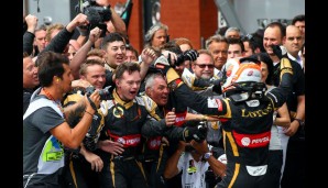 Während Seb danach Pirelli auf Schärfste attackierte, feierten Romain Grosjean und Lotus: Erster Podestplatz seit dem USA-GP 2013
