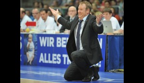 Auf in die Saison! Würzburgs Doug Spradley geht stellvertretend für alle Beteiligten in die Knie