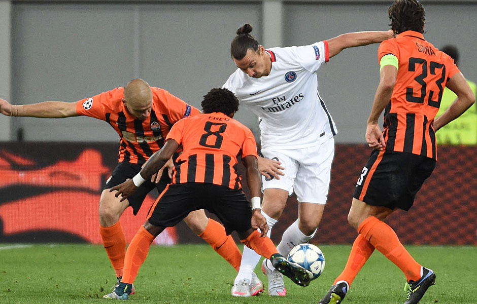 SCHACHTAR DONEZK - PARIS SAINT GERMAIN 0:3: Einer gegen alle - Zlatan Ibrahimovic im Duell mit den Ukrainern