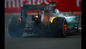 Nico Rosberg löste das Problem ganz geschickt und brachte seinen Mercedes unter dem Motto "I am the god of hellfire" trotz Feuer in die Box. Am Samstag holte er die Pole