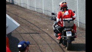 Während Vettel gleich zweimal in Turn 7 ausritt und das Rennen in der Mauer beendete, zerstörte Räikkönen seinen Ferrari bei einem Crash mit Valtteri Bottas