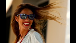Sieh mal an, da freut sich jemand auf die Formel 1. Lara Alvarez, Freundin von Fernando Alonso, vor dem GP in Abu Dhabi