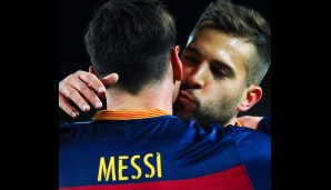 Schön, dass du wieder da bist! Jordi Alba knutscht Lionel Messi beim Champions-League-Match zwischen Barca und dem AS Rom