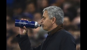 Jose Mourinho konnte sich relativ früh entspannen und einen Drink genießen. Seine Männer hatten alles im Griff