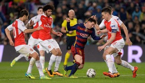 Einer gegen Alle: Mit vereinten Kräften wollen die Gunners Messi stoppen