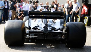 Pirelli hatte die neuen Reifen nicht einfach an ein aktuelles Auto geschraubt, sondern die Abmessungen aller Teile ans 2017er Reglement angelehnt
