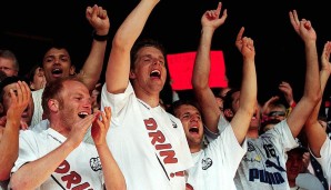 2000: Im Jahr darauf feierte die SGE den nächsten sensationellen Klassenerhalt. Nach der Hinrunde hatte Frankfurt mit mageren neun Punkten die Rote Laterne inne, nur um in der zweiten Hälfte groß aufzudrehen und sich mit 28 weiteren Punkten zu retten