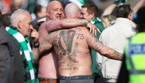 Teile der Fans gehen im schottischen Nationalstadion aufeinander los