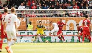 30. Spieltag: In Augsburg reichte den Fuggerstädtern dieser Treffer von Alfred Finnbogason, der FCA zog durch den Heimsieg in der Tabelle an Stuttgart vorbei. Und plötzlich waren es nur noch zwei Punkte auf Platz 16...