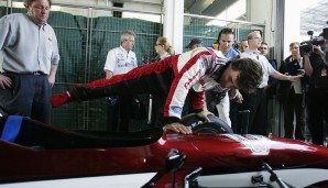 Zanardi schwang sich in das Champcar und fuhr die 13 Runden mit dem speziell vorbereiteten Auto - das Gaspedal war am Lenkrad montiert