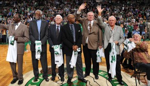 1962 NBA Finals, Celtics vs. Lakers 110:107 OT - Es war die Geburtsstunde der berühmtesten Rivalität im Basketball. Selvy vergab den Gamewinner für L.A., in der Overtime spielte Sam Jones (4.v.l.) groß auf und bescherte Boston den Sieg