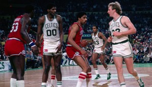 1981 East Finals, Celtics vs. Sixers 91:90 - 5 der 7 Spiele wurde mit einem oder zwei Punkten entschieden. So auch Game 7, das Larry Bird mit einem Bankshot für Boston gewann. Mo Cheeks wird die anschließend vergebenen Freiwürfe sicher nie vergessen