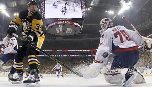 Tom Kühnhackl (l.) steht mit den Pittsburgh Penguins im Finale um den Stanley Cup