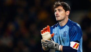 Iker Casillas (FC Porto, 35) konnte den EM-Pokal für Spanien bereits 2008 und 2012 als erster in die Höhe strecken