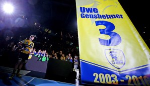 13.200 Fans feiern "Uns Uwe" überschwänglich, ein überdimensionales Trikot mit seinem Namen hängt nun unter dem Hallendach. Seine Rückennummer 3 werden die Löwen nie mehr vergeben