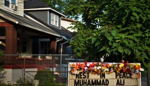 Rest in Peace, Muhammad Ali: Überall ehrten Blumen, Schilder und Plakate den im Alter von 74 Jahren gestorbenen Boxer und Aktivisten