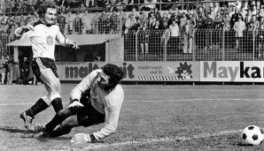 1978 erlebte die 2. Bundesliga ein Phantomtor - Borussia Neunkirchen gegen Stuttgarter Kickers: Beim Stand von 3:3 ging ein Schuss von Dieter Kobel am Tor vorbei. Der Ball sprang von hinten am Netz so hoch, dass der Eindruck entstand, er sei im Tor...