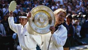 1996 beißt sich Arantxa Sanchez Vicario erneut die Zähne an Graf aus und verliert 3:6 und 5:7. Es ist Steffis siebter und letzter Triumph in Wimbledon.
