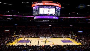 Die Heimat der Los Angeles Lakers ist seit der Eröffnung 1999 das 19.060 Zuschauer fassende Staples Center in Downtown L.A. Allerdings müssen sich die Lakers die Arena mit den Clippers und den L.A. Kings (Eishockey) teilen