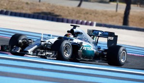 Weil weder Rosberg noch Hamilton das neue Schwarze Gold testen wollten, darf Pascal Wehrlein im 2015er-Mercedes ran. Vor allem die Hinterreifen wirken mächtig!
