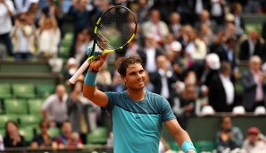 Noch ein Tennisspieler mit Fahne: Rafael Nadal führt Spaniens Olympia-Team ins Stadion