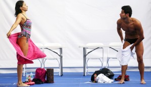Keine Nation - oder doch? Die Olympia-Fahne des Flüchtlingsteam trägt Yusra Mardini, die Schwimmerin lebt in Berlin