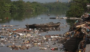 Das große Problem: Flüsse, die durch Favelas führen, münden in der Guanabara-Bucht