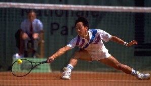 Chang ist übrigens der jüngste Grand-Slam-Champion der Geschichte. 1989 schlägt er im French-Open-Finale mit 17 Jahren und 3 Monaten Stefan Edberg