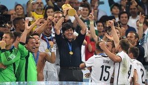 Joachim Löw mit dem WM-Pokal