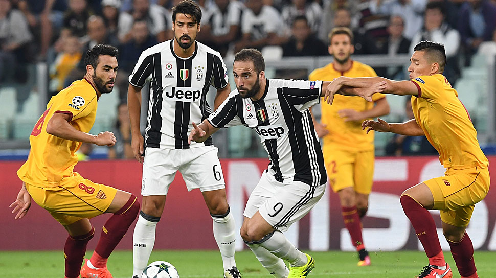 Platz 7: 395 Millionen Euro stecken im Team von Juventus Turin. 90 Mio. kostete Gonzalo Higuain, Sami Khedira kam ablösefrei