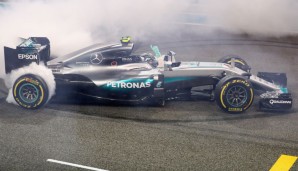 Gefühlt lässt Rosberg minutenlang den Silberpfeil auf der Zielgerade kreisen