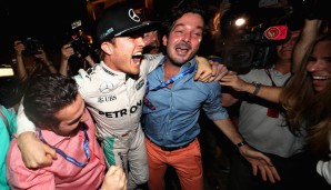 Danach geht die Party erst richtig los: Vivien hat 15 Freunde von Nico Rosberg aus aller Welt einfliegen lassen - ohne Wissen ihres Ehemanns