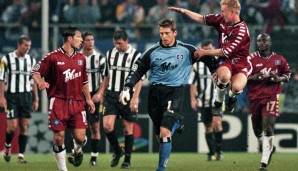 4:4 hieß es auch hier! Am 13.9.2000 lief Juventus Turin beim HSV auf. Zidane, Inzaghi und Co. führten schon 3:1, als der HSV aufdrehte und u.a. durch einen Jörg-Butt-Elfer den Favoriten an den Rand der Niederlage brachte