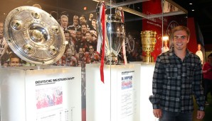 Titelhamster Lahm: 2013 wird auch der Pokal und die deutsche Meisterschaft gefeiert. Hier steht Lahm vor dem historischen Triple