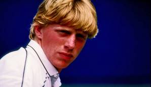 Doch dann kam er! Im Juli 1985 gewann der 17-jährige Boris Becker Wimbledon und spätestens ab August 1985 war Deutschland im Davis-Cup-Fieber