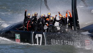 Platz 7: 2013 sieht das Oracle Team USA beim America's Cup lange überhaupt kein Land und liegt aussichtslos mit 1:8 gegen Neuseeland zurück. Dann wendet sich das Blatt und die US-Auswahl gewinnt satte acht Rennen und segelt trotz einer Strafe ins Glück