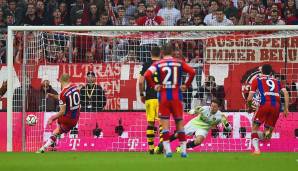 Bundesliga, 10. Spieltag 2014/15, FC Bayern - Borussia Dortmund 2:1. Der BVB ging durch Reus früh in Führung und hielt das 1:0 auch lange, ehe ausgerechnet Überläufer Lewandowski den Ausgleich schoss. Robben machte per Elfmeter (85.) den Sieg perfekt.