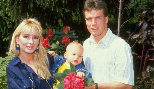 Der 9.11. 1989 hat die Welt verändert. So sahen Deutschlands Sport-Stars damals aus. Lothar Matthäus hier mit Ex-Ex-Ex-Frau Sylvia und Töchterchen Viola
