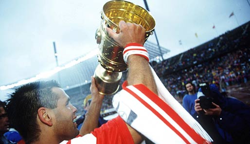 Ulf Kirsten wurde einer der besten Bundesliga-Stürmer und holte 1993 den DFB-Pokal. Der Schwatte erzielte in 350 Bundesligaspielen 182 Tore