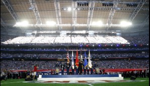 O'er the lahand of the FREEEEEE - and the hooooooome - of the - BRAAAAAAVE! Zum Super Bowl gehört natürlich auch eine zünftige Nationalhymne mit Flaggen, Feuerwerk und Tieffliegern. SPOX zeigt die Performer dieses Jahrtausends