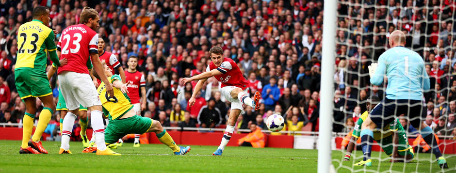 Die Saison 2013/14 verspricht die bisher erfolgreichste in der Karriere Aaron Ramseys zu werden: Hier trifft er gegen Norwich