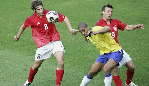 Confed Cup 2005: Es ist Adrianos Turnier. Im Halbfinale gegen Deutschland erzielt er zwei Tore beim 3:2 für Brasilien