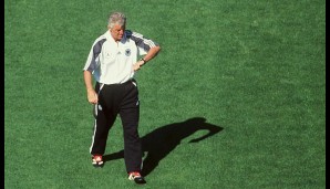 Erich Ribbeck (1998–2000) hielt sich nur kurz als Bundestrainer. Nach dem katastrophalen Vorrunden-Aus in Belgien 2000 musste er bereits nach zwei Jahren seinen Platz räumen und bleibt der Trainer mit den wenigsten Pflichtspielen